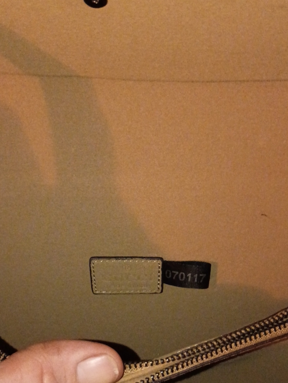 Gucci Beige GG Supreme Shoulder Bag with Silver Chain - Picture 3 of 6